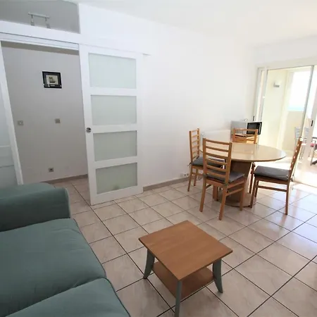 2 Pieces En Front De Apartment