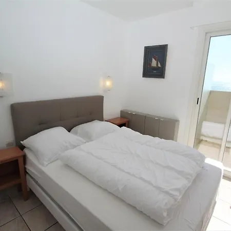 Apartment 2 Pieces En Front De